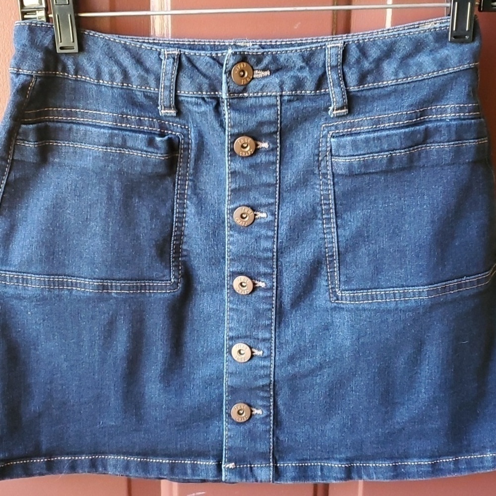 True Craft denim button up skirt 2% spandex Stretchy size 7